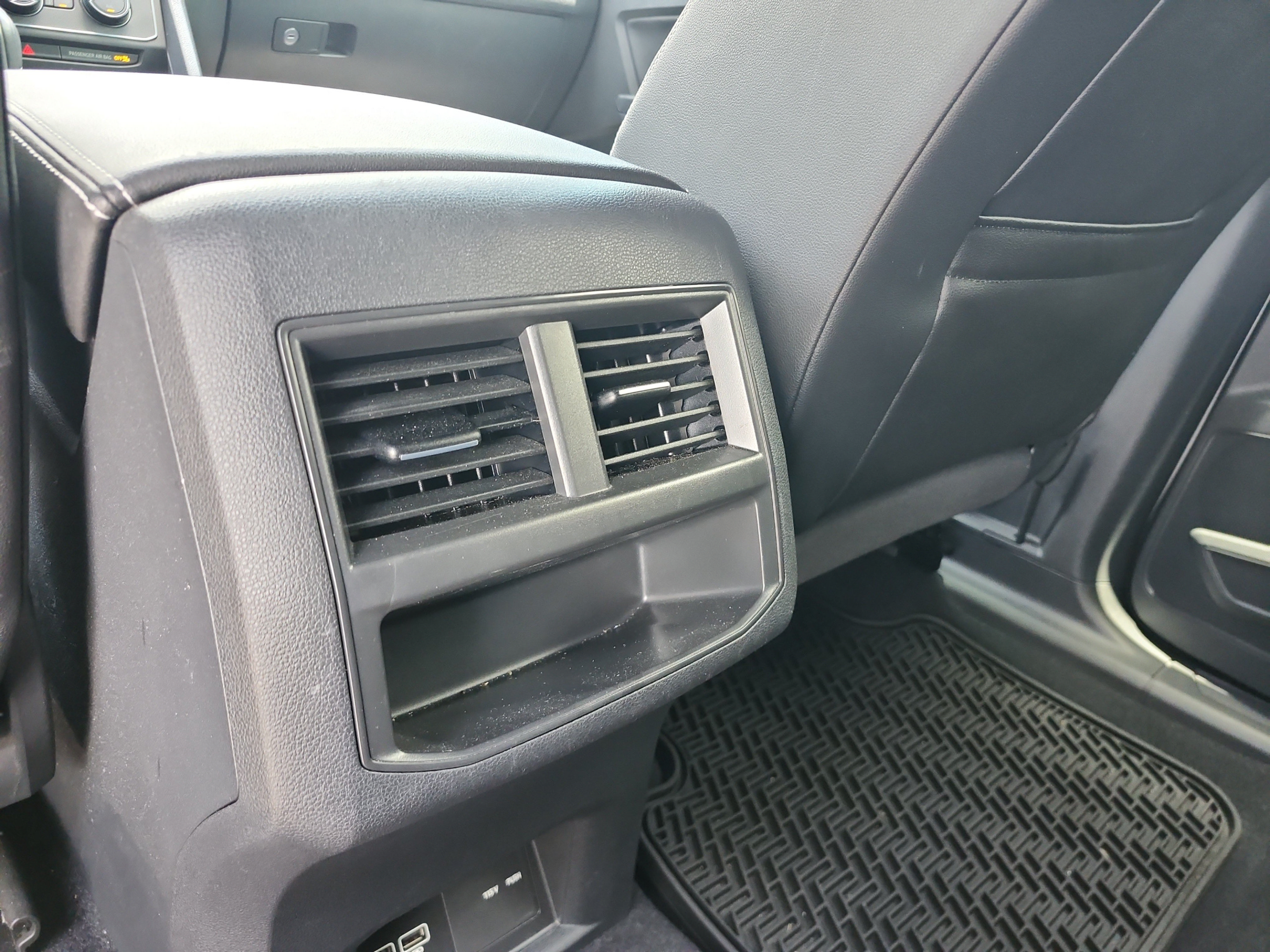 Used 2020 Volkswagen Atlas Cross Sport SE FWD image 18