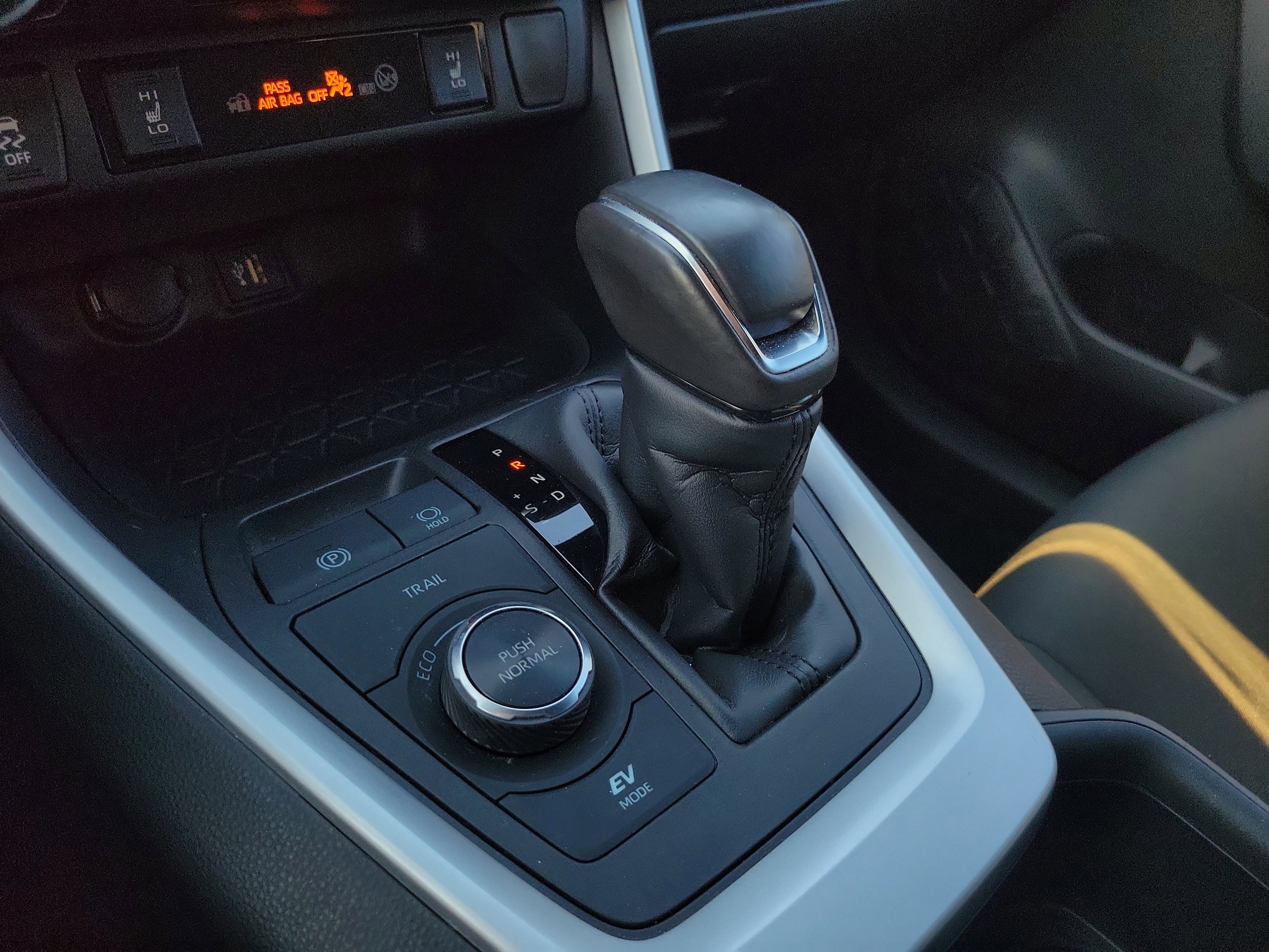 Used 2023 Toyota RAV4 SE w/ Convenience Package image 28