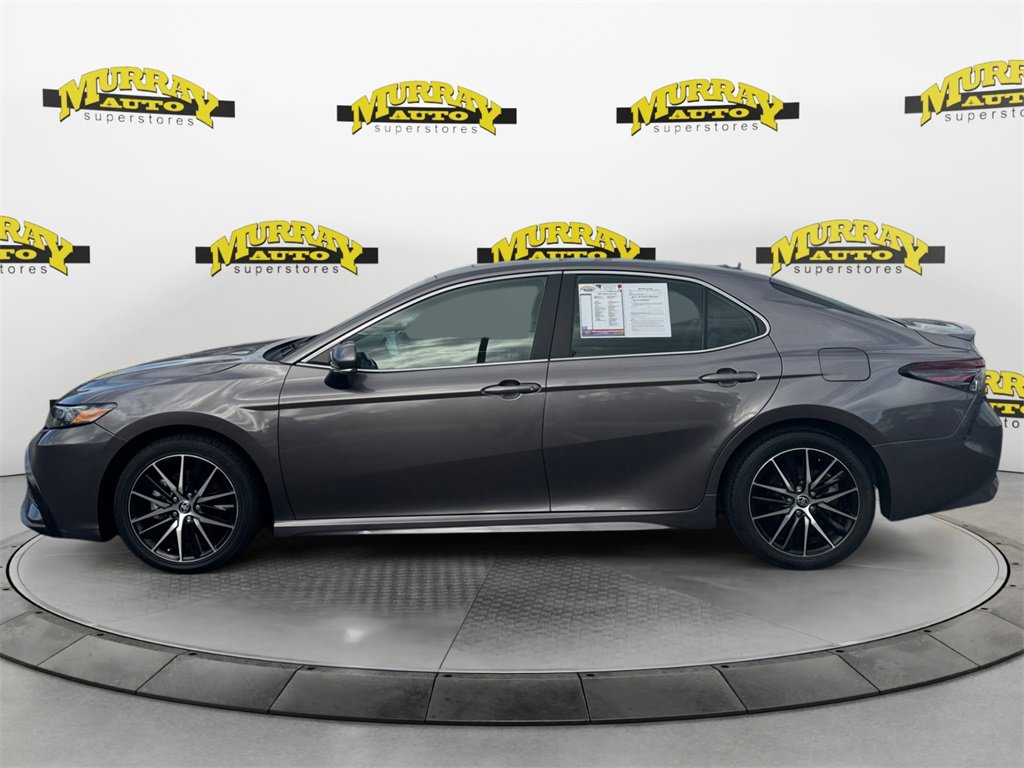 Used 2023 Toyota Camry SE image 2