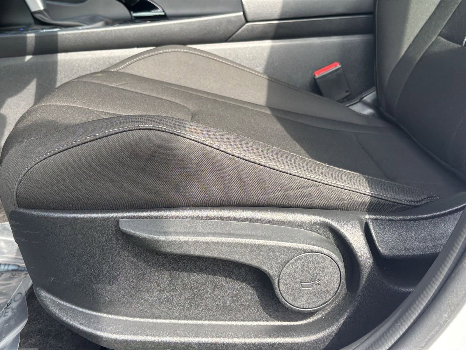Used 2025 Hyundai Elantra SEL FWD image 22