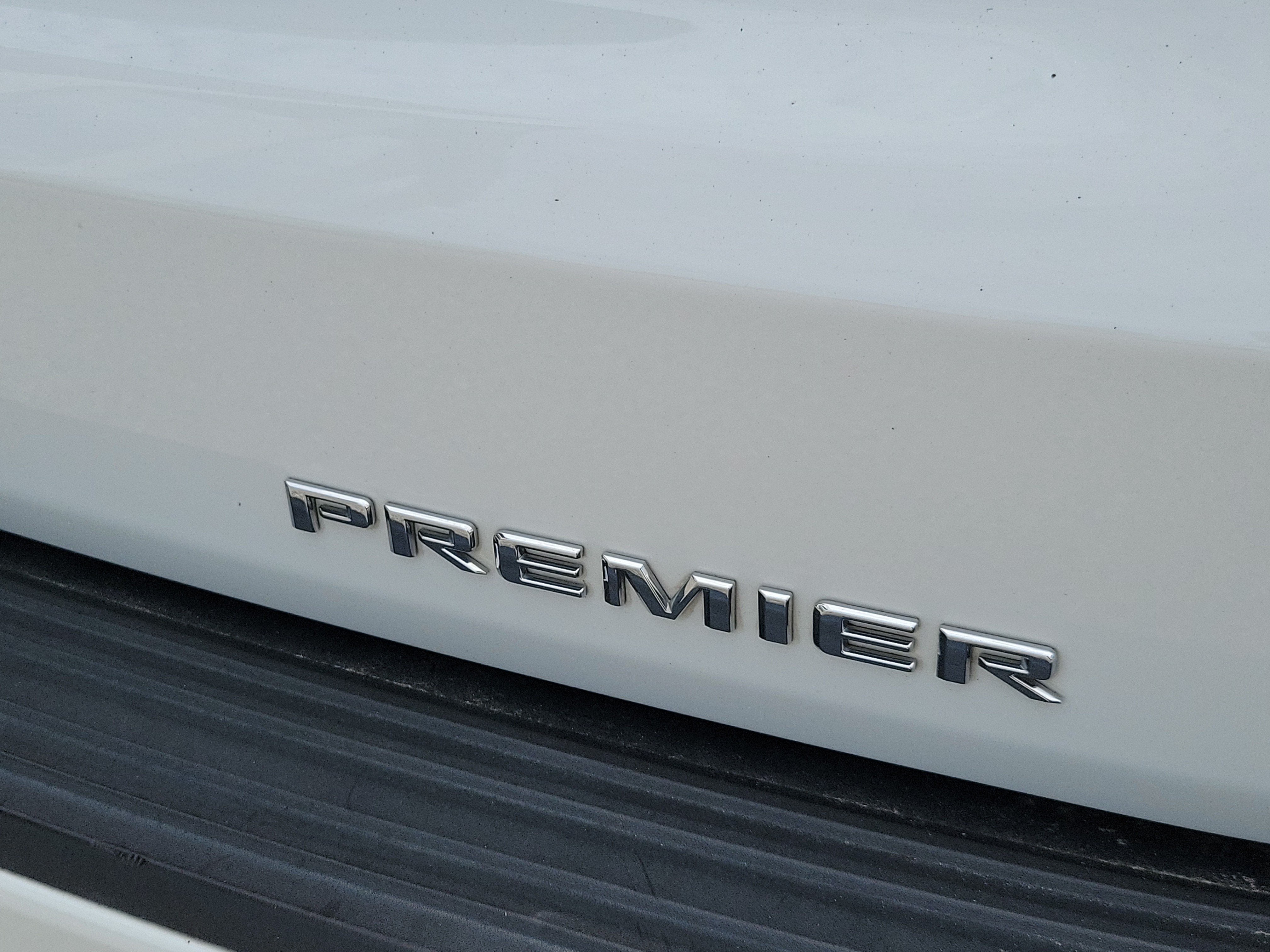 Used 2021 Chevrolet Suburban Premier w/ Premium Package AWD/4WD image 10