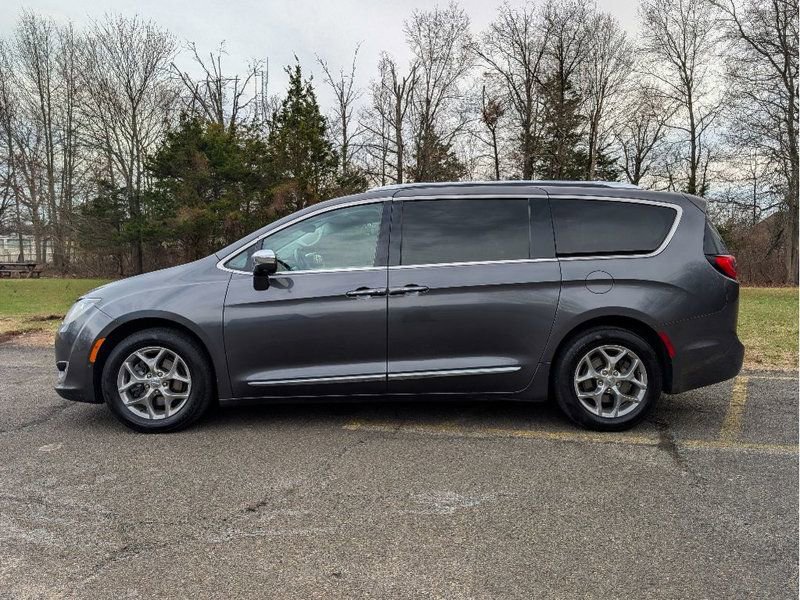 Used 2018 Chrysler Pacifica Limited w/ Advanced Safetytec Group image 9