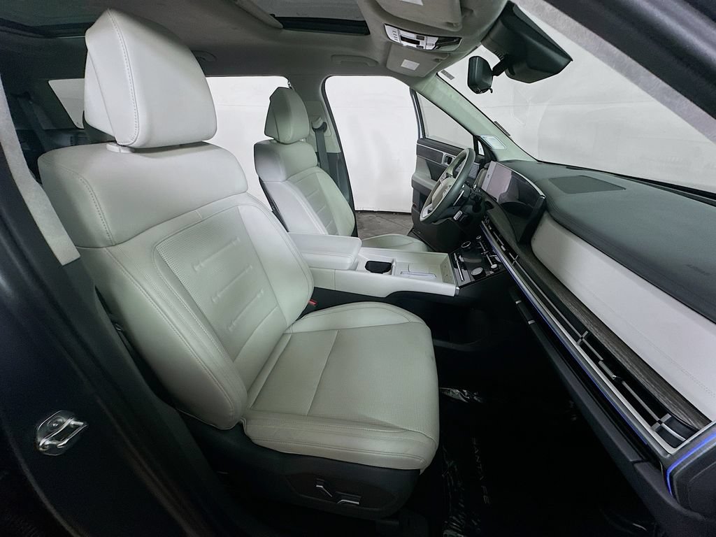 Used 2025 Hyundai Santa Fe Calligraphy FWD image 10