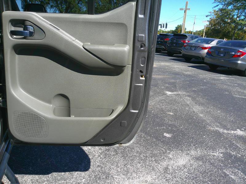 Used 2016 Nissan Frontier SV image 25