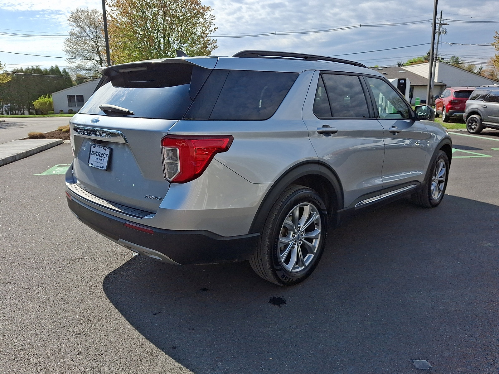 Used 2023 Ford Explorer XLT w/ Equipment Group 202A AWD/4WD image 5