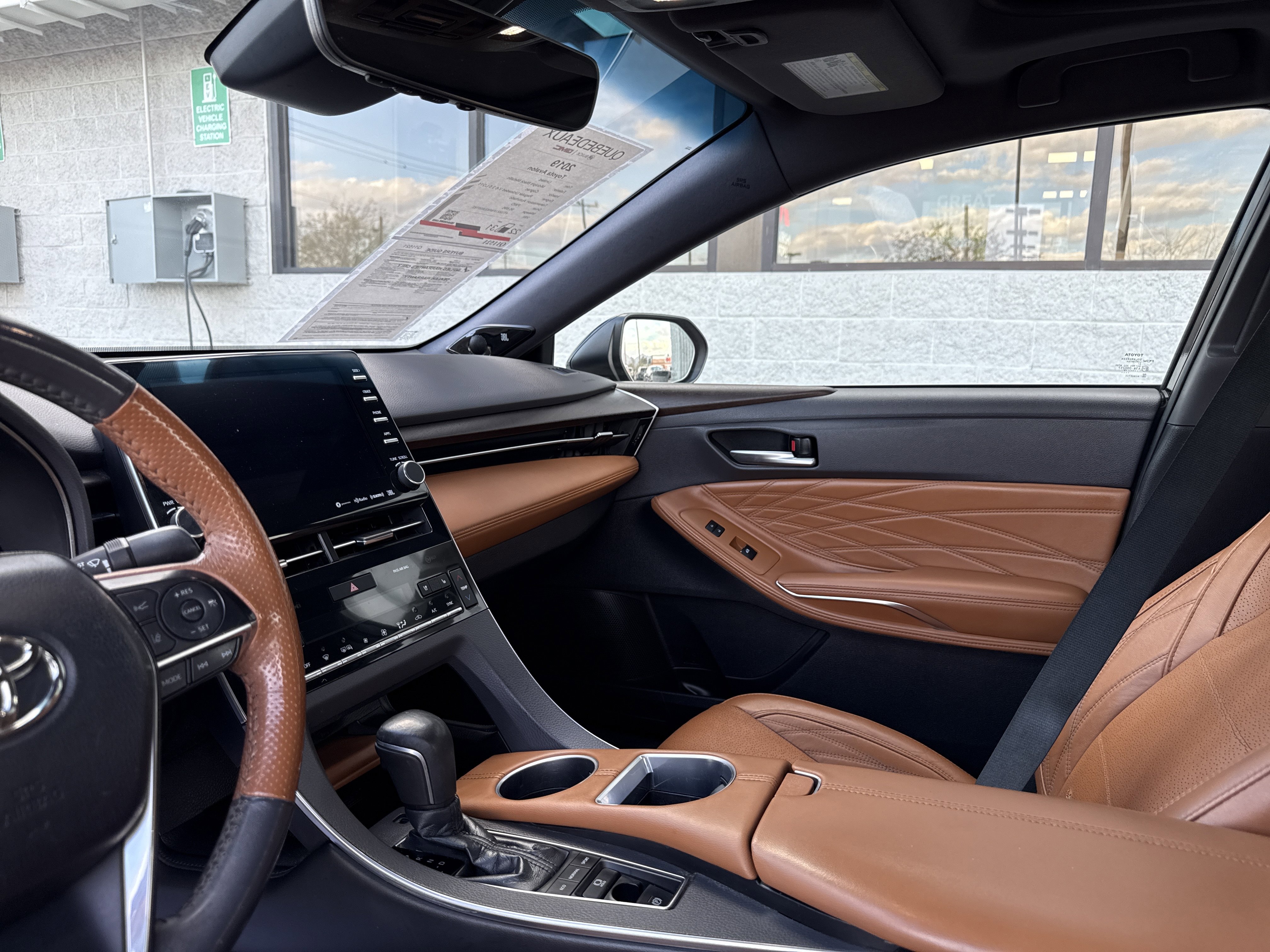 Used 2019 Toyota Avalon Limited w/ All Weather Liner Package image 15