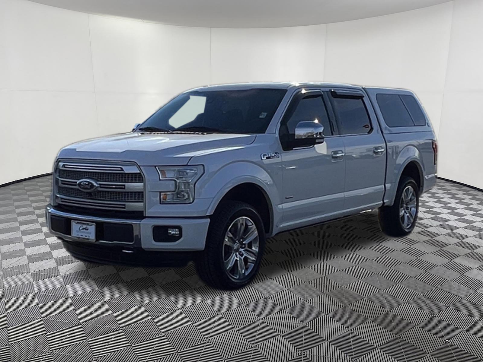 Used 2015 Ford F150 Platinum w/ Equipment Group 701A Luxury AWD/4WD image 3