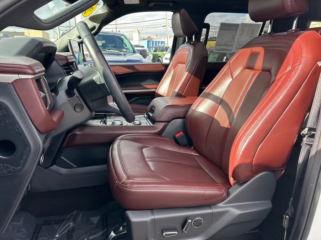 Used 2023 Ford Expedition Limited image 7