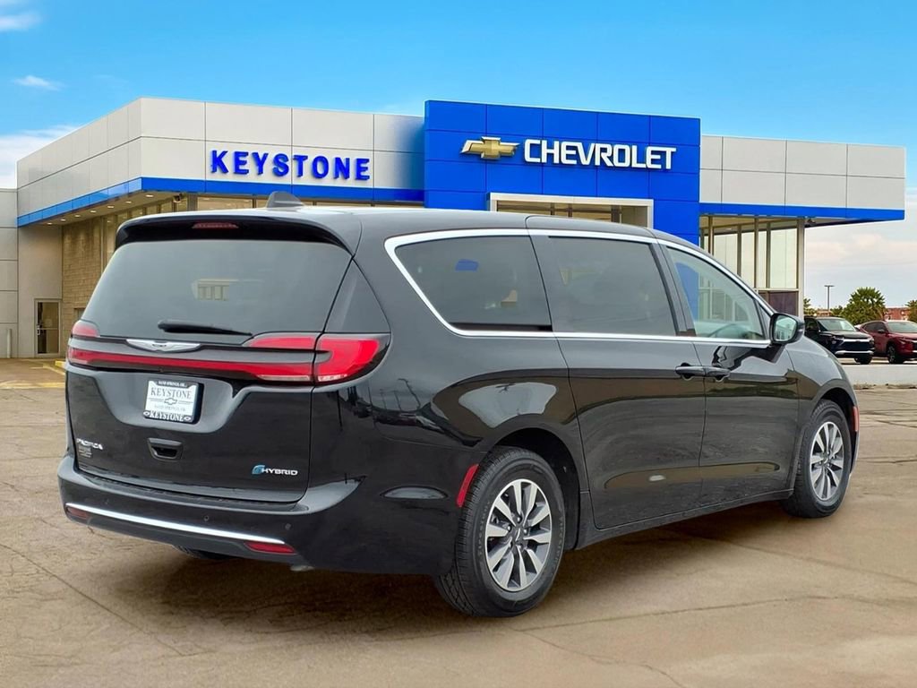 Used 2024 Chrysler Pacifica Limited FWD image 7