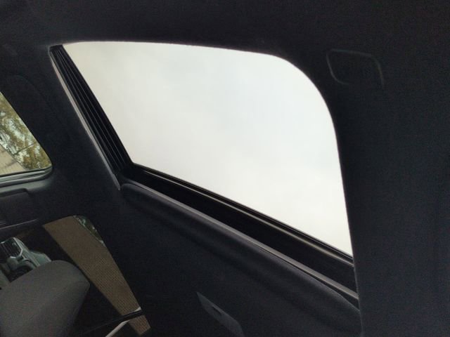 Used 2025 Toyota Corolla Cross AWD Hybrid w/ Moonroof Package image 14