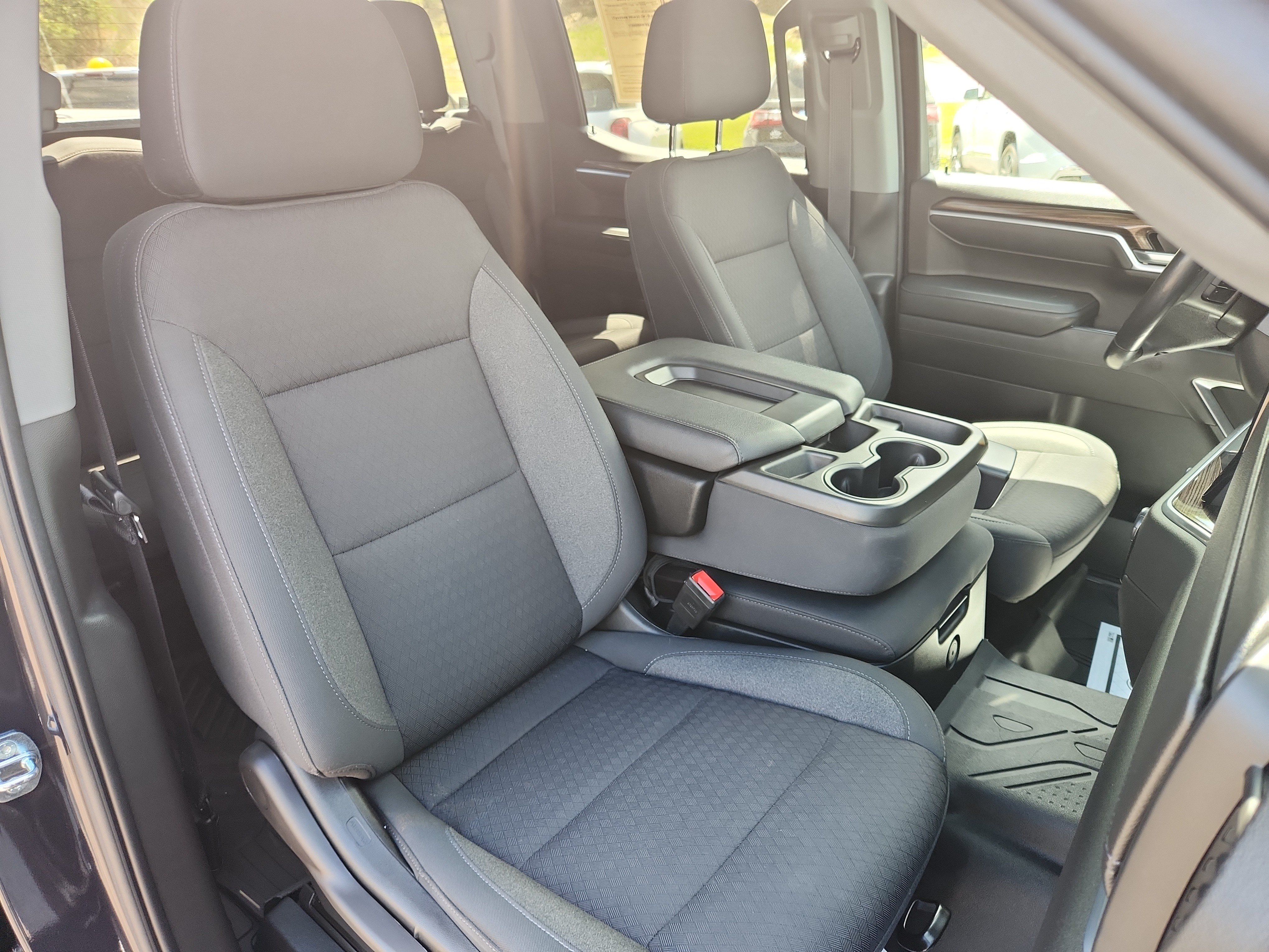 Used 2022 Chevrolet Silverado 1500 LT AWD/4WD image 44