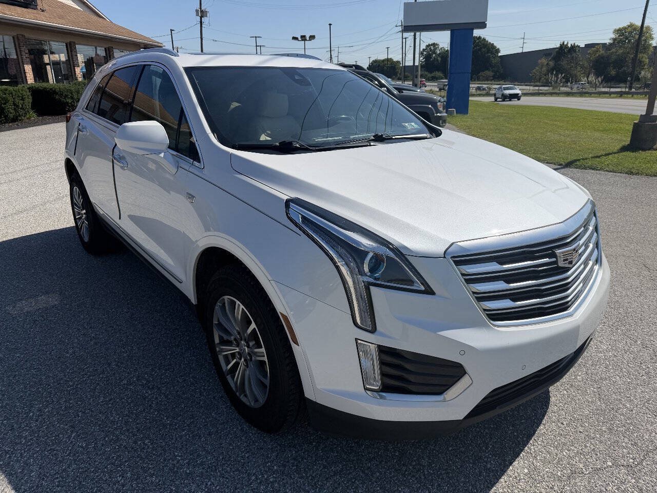 Used 2018 Cadillac XT5 Luxury w/ Driver Awareness Package AWD/4WD image 1