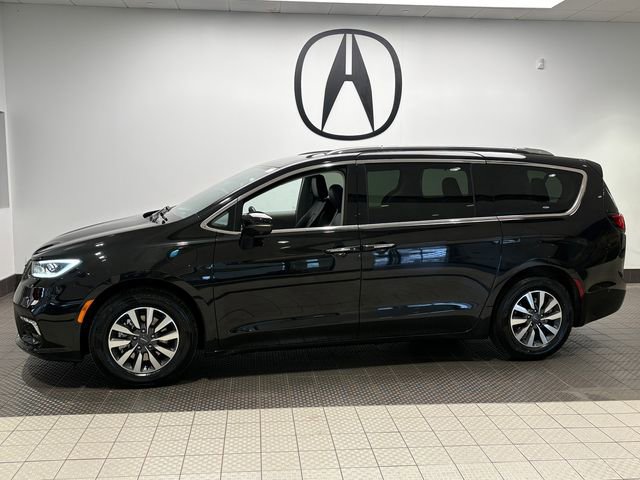 Used 2021 Chrysler Pacifica Touring-L image 3