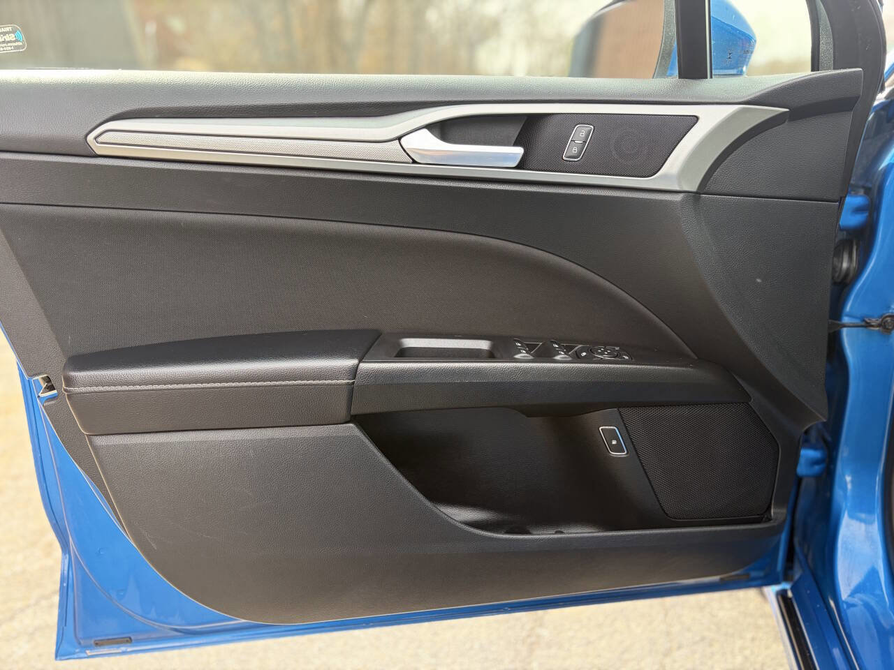 Used 2019 Ford Fusion SE image 11