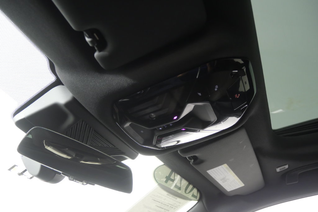 Used 2024 BMW 530i w/ Convenience Package RWD image 21