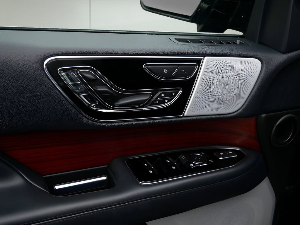 Certified 2023 Lincoln Navigator Reserve AWD/4WD image 17