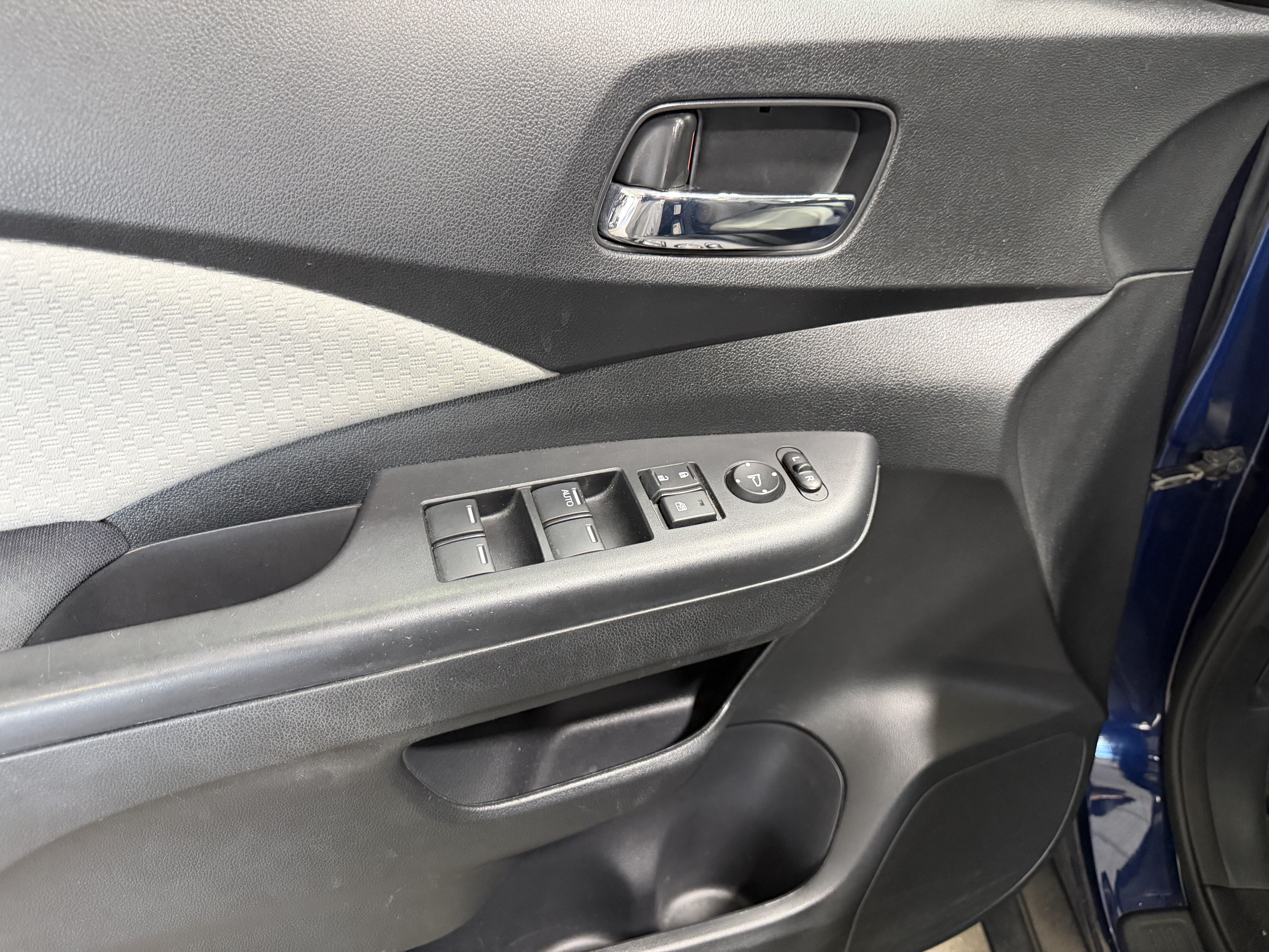 Used 2016 Honda CR-V EX image 11