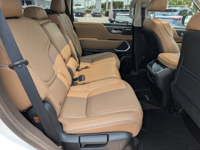 Used 2026 INFINITI QX80 Luxe w/ Cargo Package AWD/4WD image 12