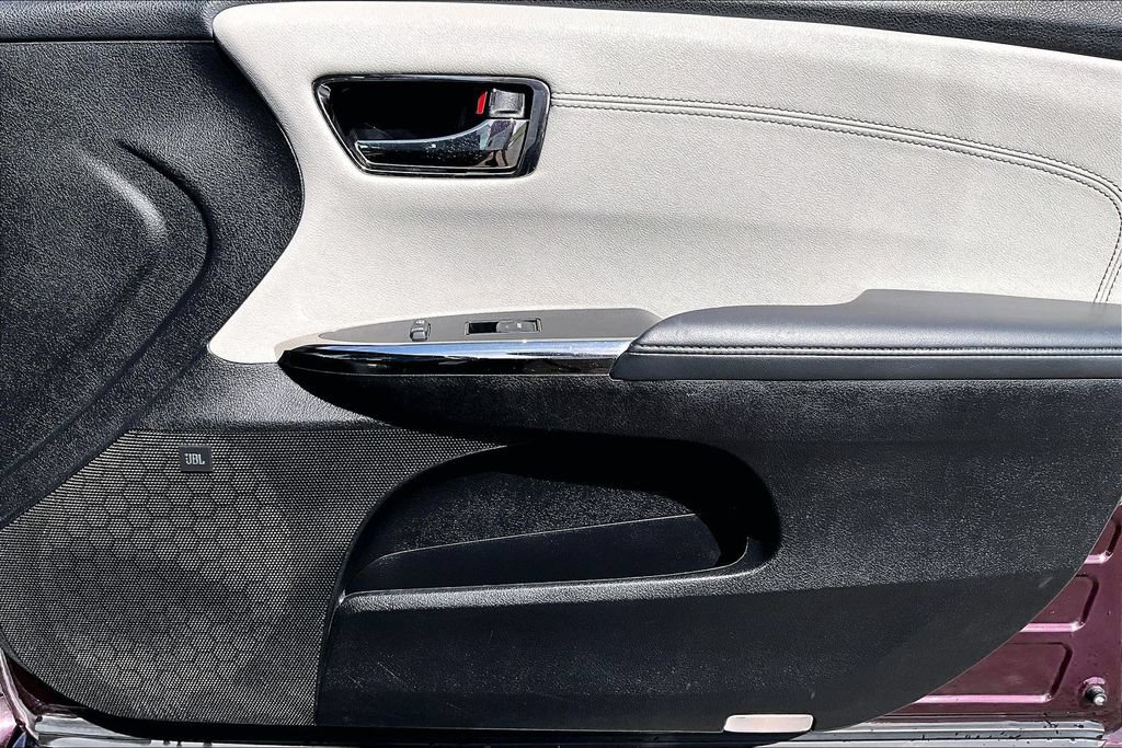 Used 2017 Toyota Avalon Limited w/ Carpet Mat Package FWD image 22