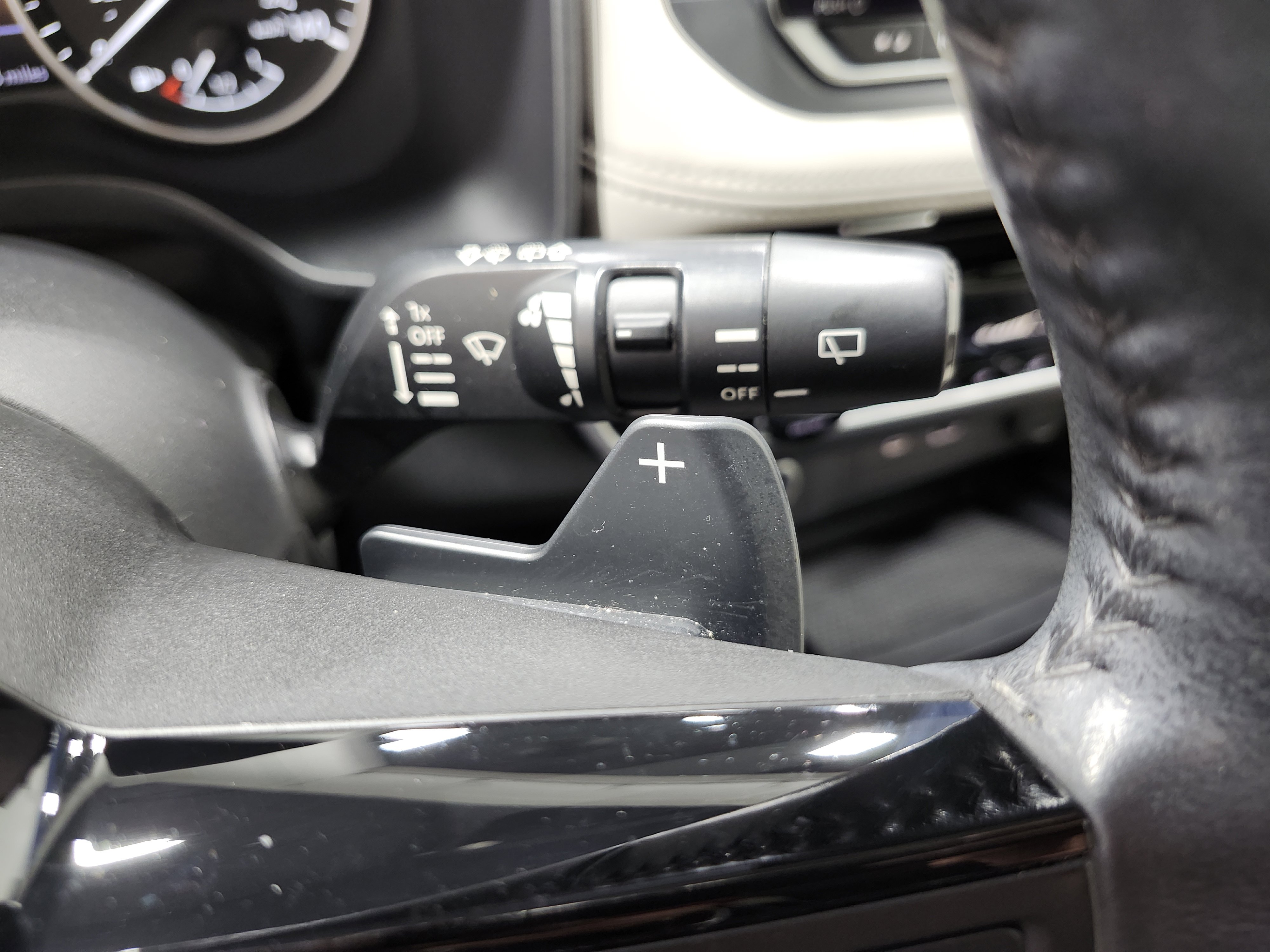 Used 2021 Nissan Rogue SV w/ Premium Package image 11