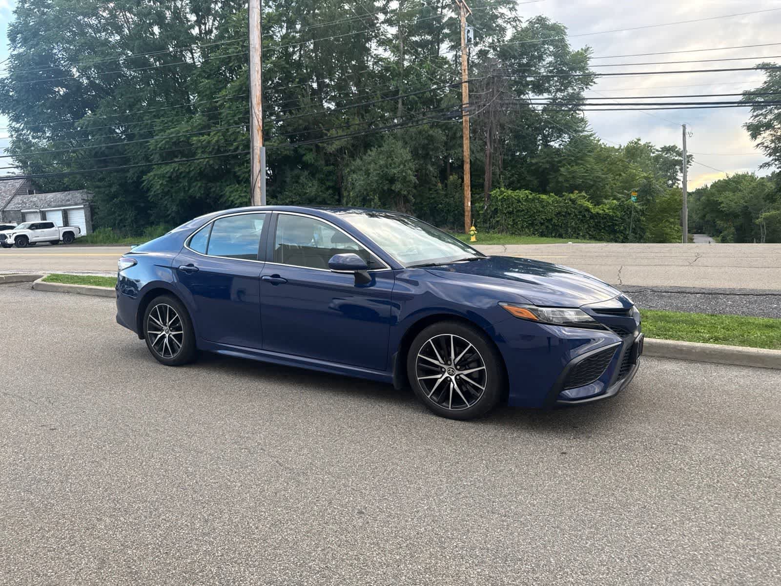 Used 2023 Toyota Camry SE w/ Cold Weather Package AWD/4WD image 4