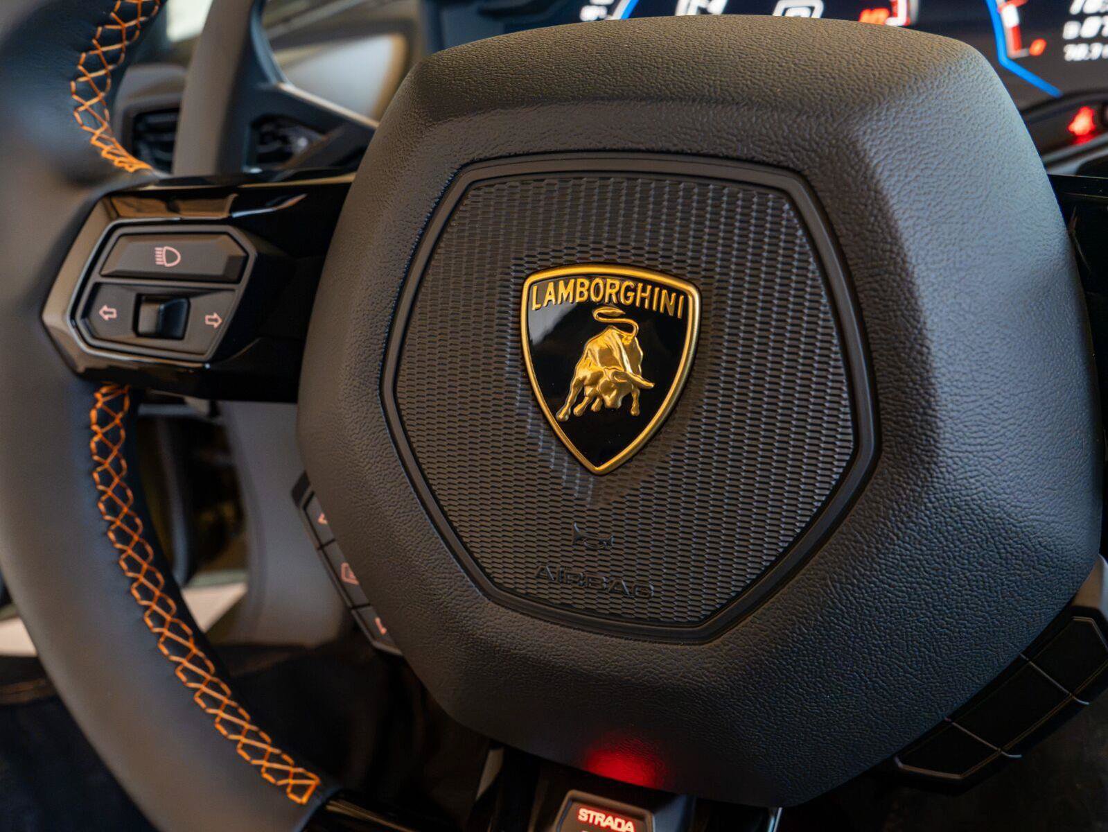 Used 2023 Lamborghini Huracan EVO RWD image 41