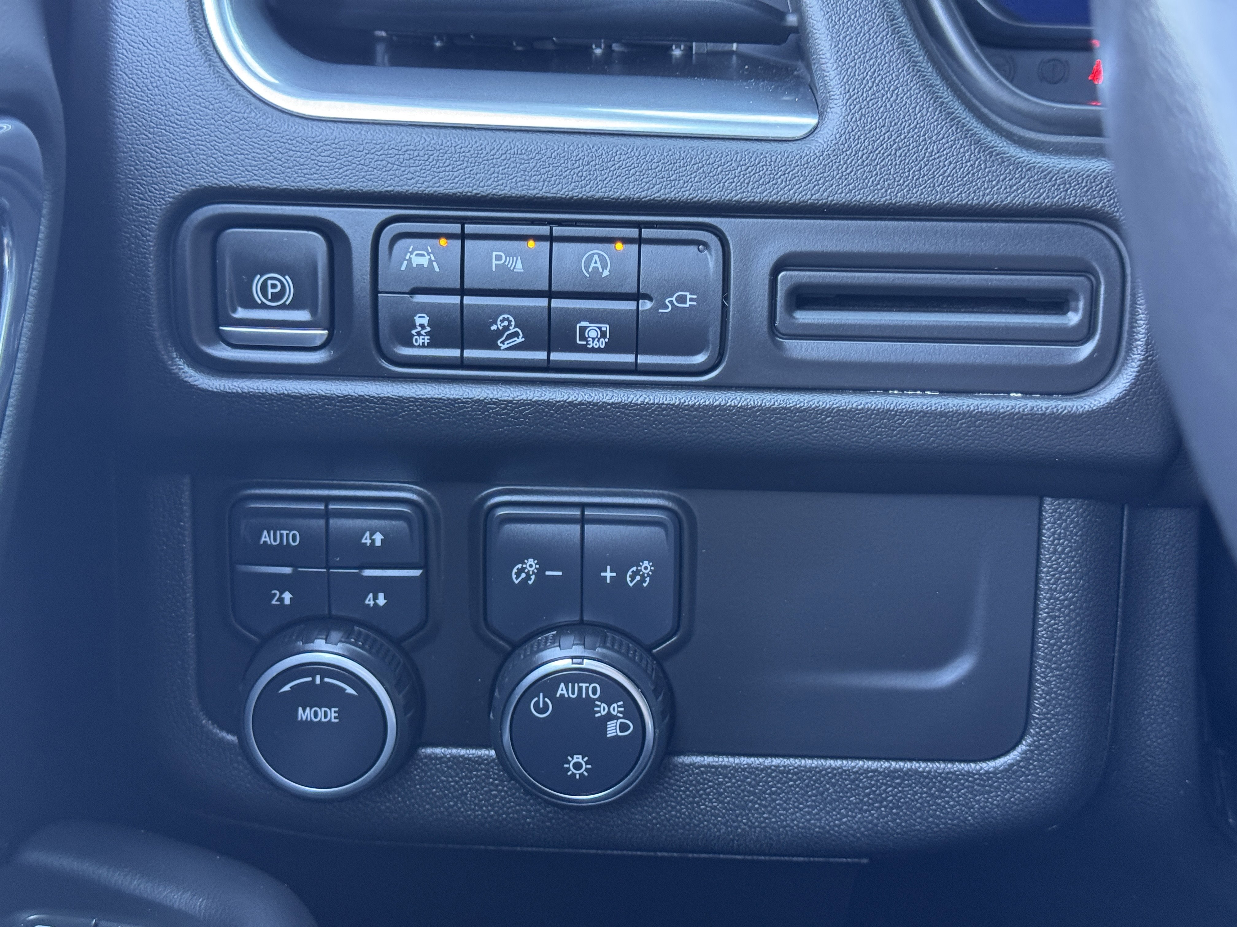 Certified 2022 Chevrolet Tahoe Z71 w/ Luxury Package image 31