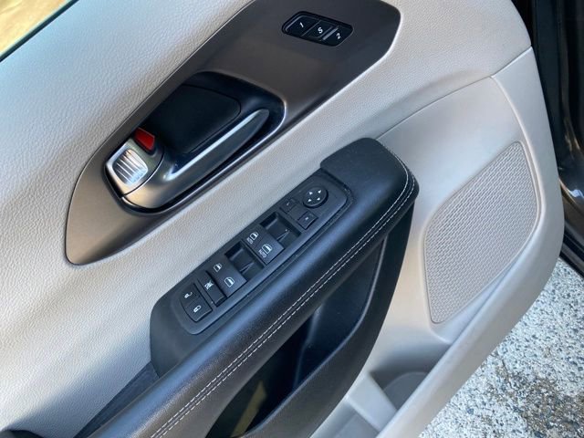 Used 2022 Chrysler Pacifica Touring-L image 26