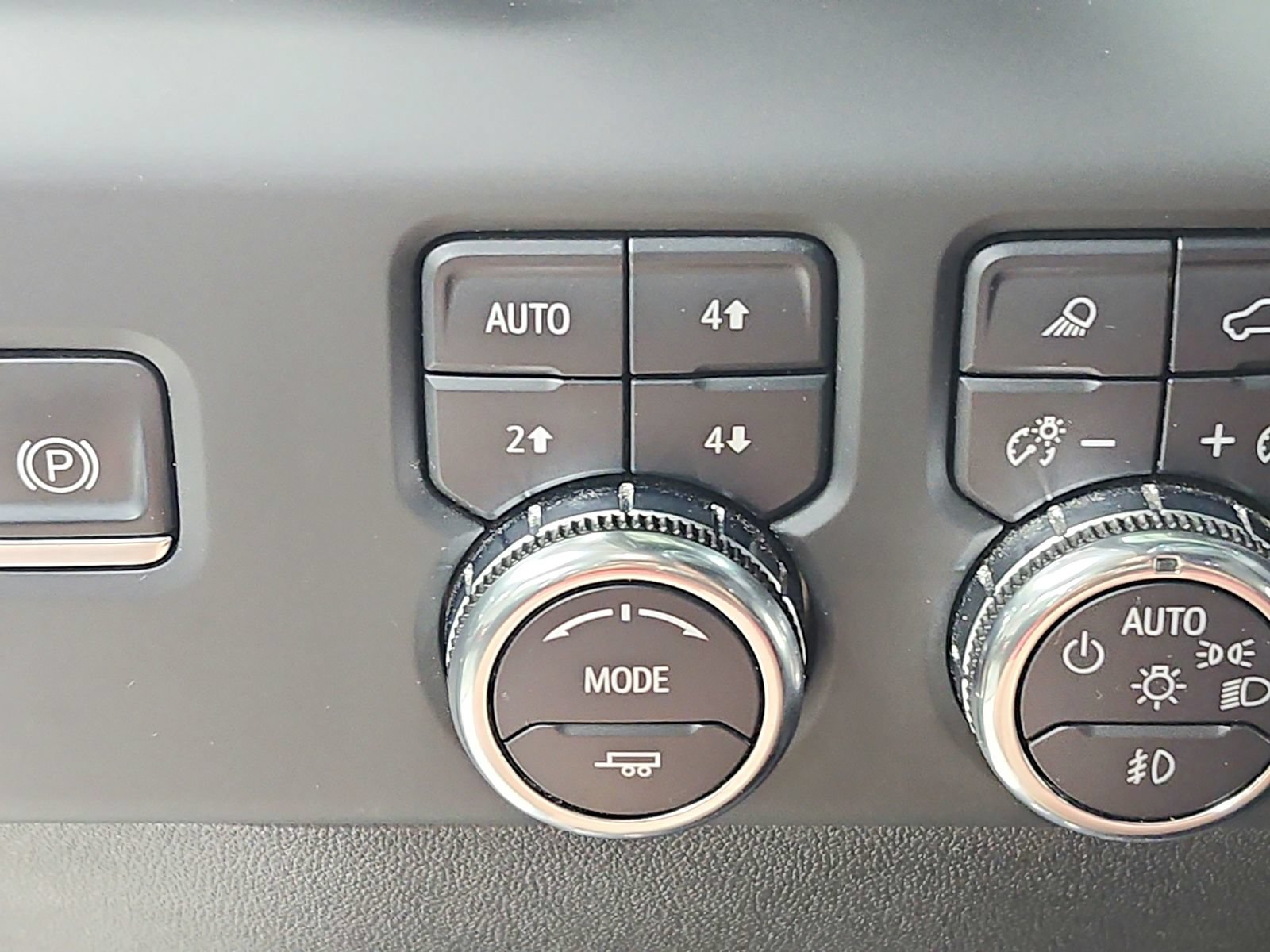 Used 2024 GMC Sierra 2500 AT4 w/ AT4 Premium Plus Package AWD/4WD image 29