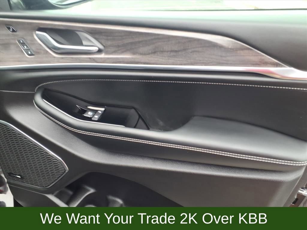 Used 2025 Jeep Grand Cherokee Overland w/ Adv Protech Group III image 23