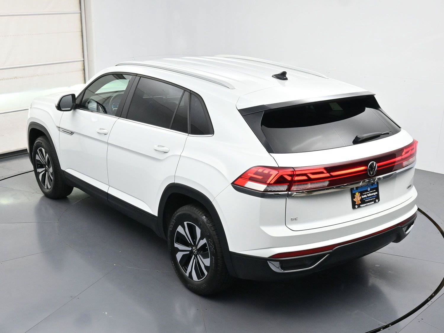Used 2024 Volkswagen Atlas Cross Sport SE AWD/4WD image 37