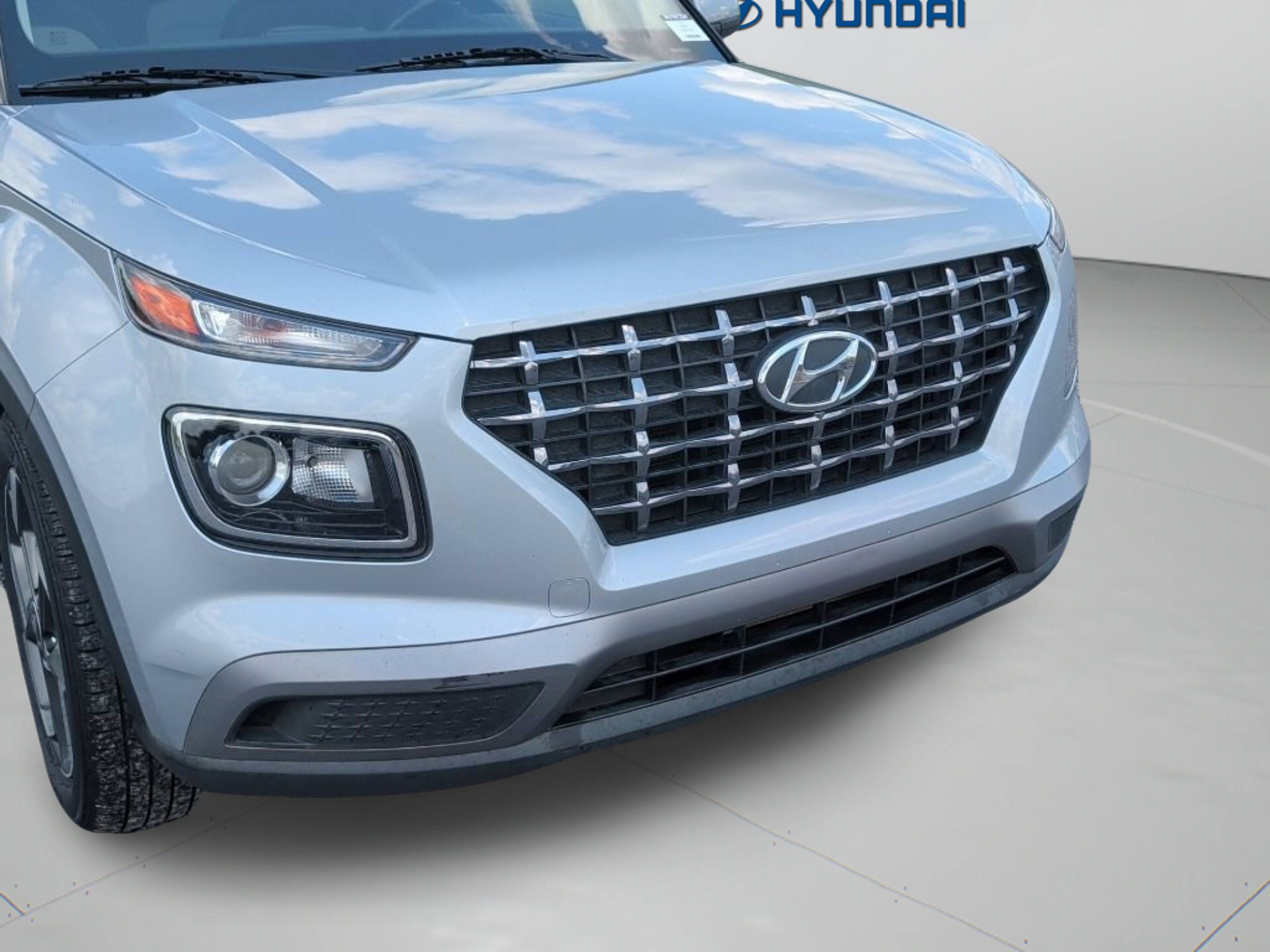 Used 2022 Hyundai Venue SEL FWD image 11