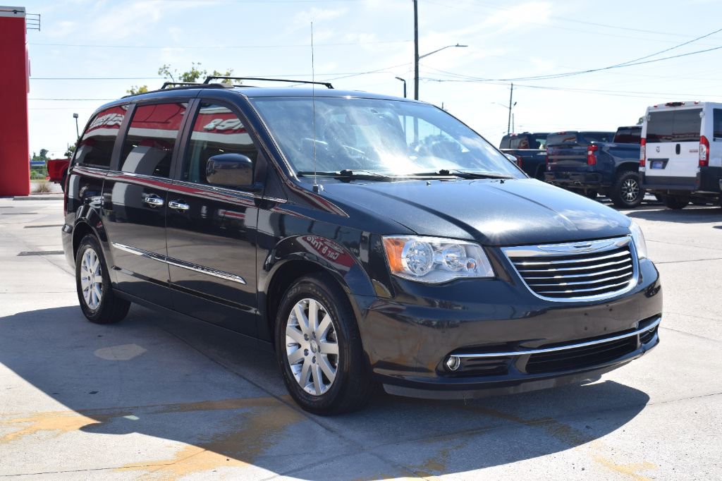 Used 2016 Chrysler Town & Country Touring w/ Driver Convenience Group