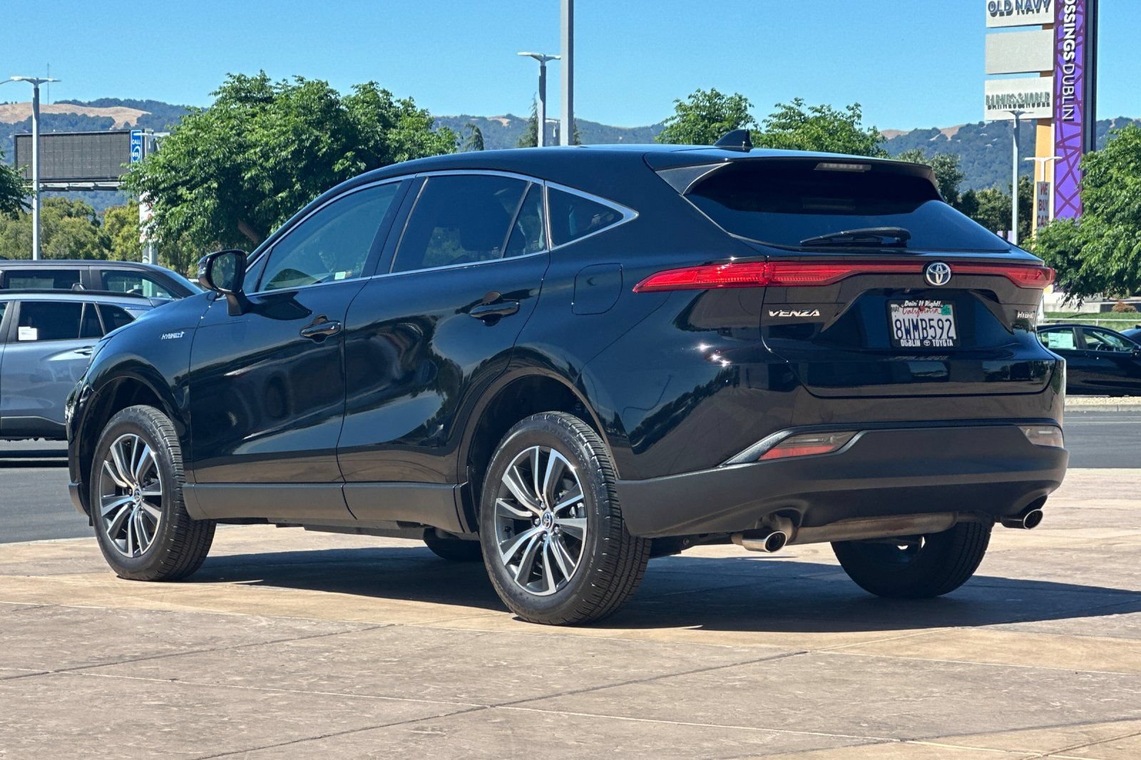 Certified 2021 Toyota Venza LE w/ Carpet Mat Package (TMS) AWD/4WD image 7
