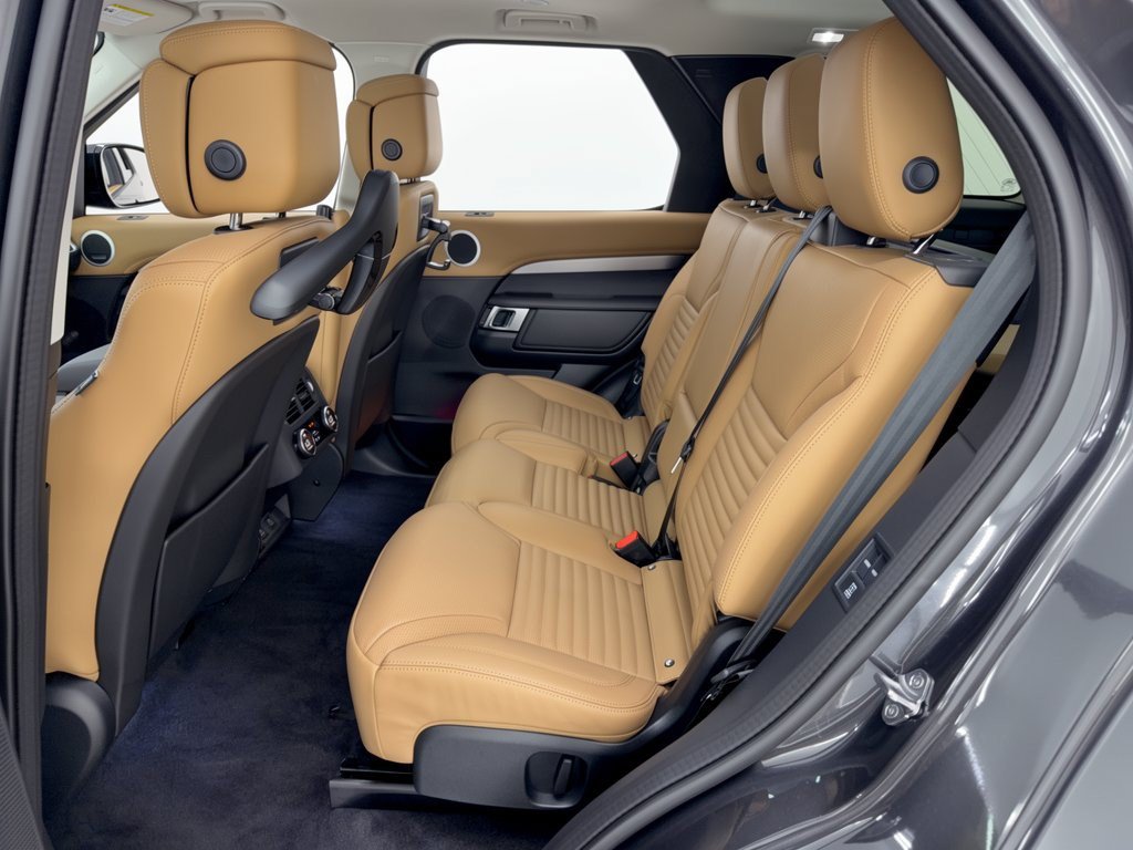 New 2026 Land Rover Discovery Limited Edition AWD/4WD image 24