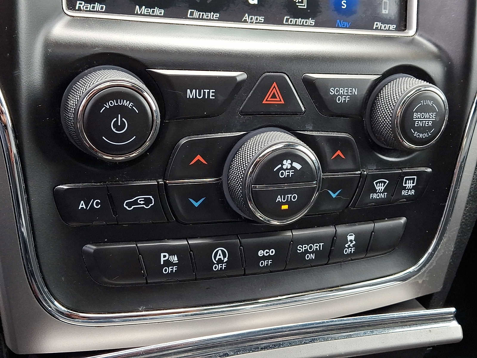 Used 2018 Jeep Grand Cherokee Altitude AWD/4WD image 17