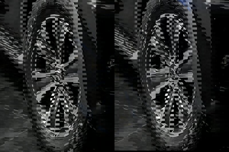 Used 2019 Nissan Armada SL w/ Premium Package image 3