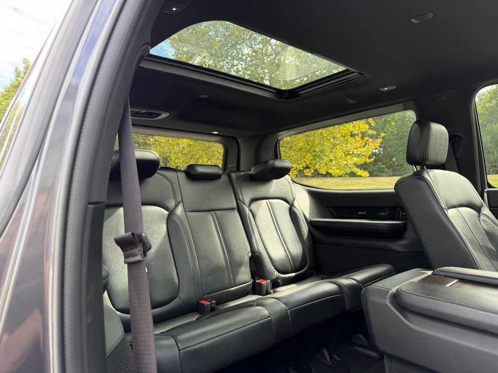Used 2022 Jeep Grand Wagoneer Series I AWD/4WD image 9