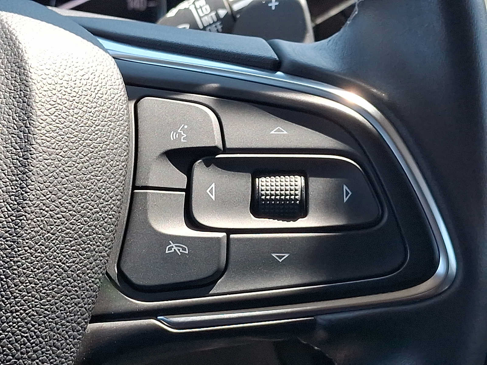 Used 2023 Buick Envision Avenir AWD/4WD image 23