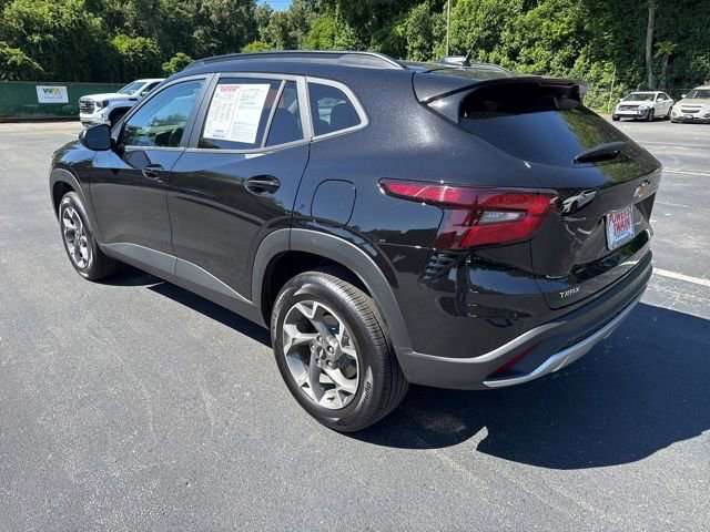 Used 2026 Chevrolet Trax LT w/ Driver Confidence Package FWD image 3