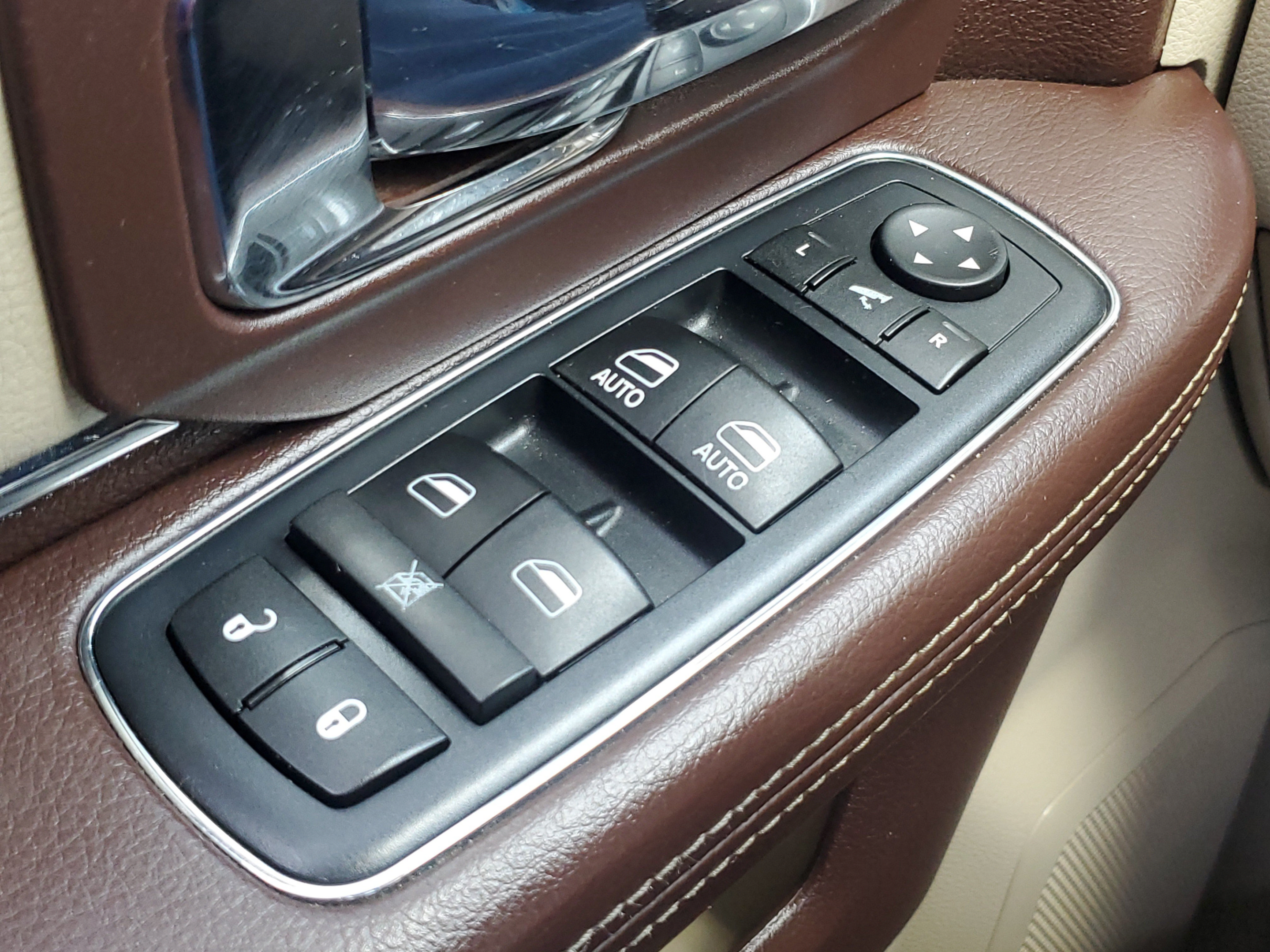 Used 2016 RAM 1500 Laramie w/ Convenience Group AWD/4WD image 18