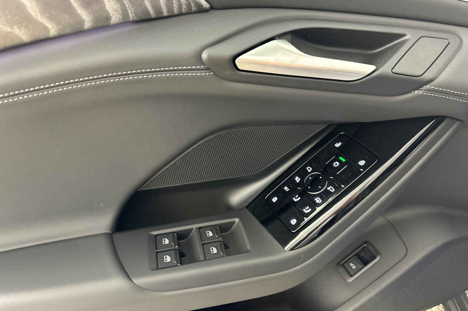 New 2027 Audi A6 e-tron Premium RWD image 10