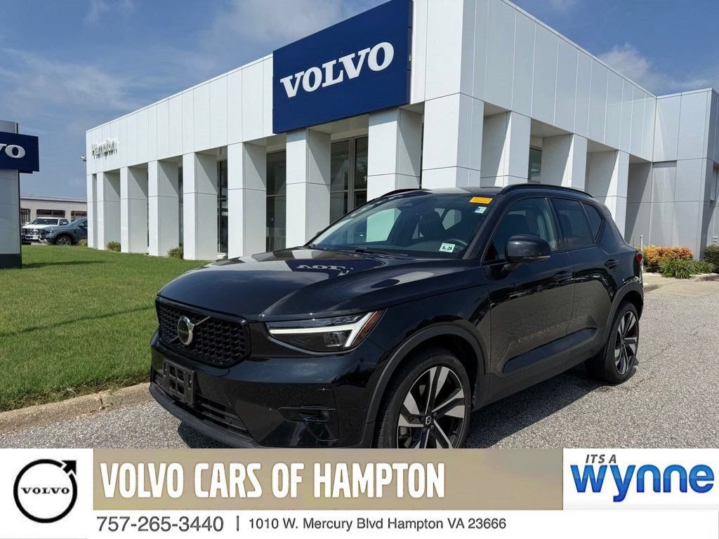 Used 2023 Volvo XC40 B5 Ultimate w/ Climate Package AWD/4WD image 1