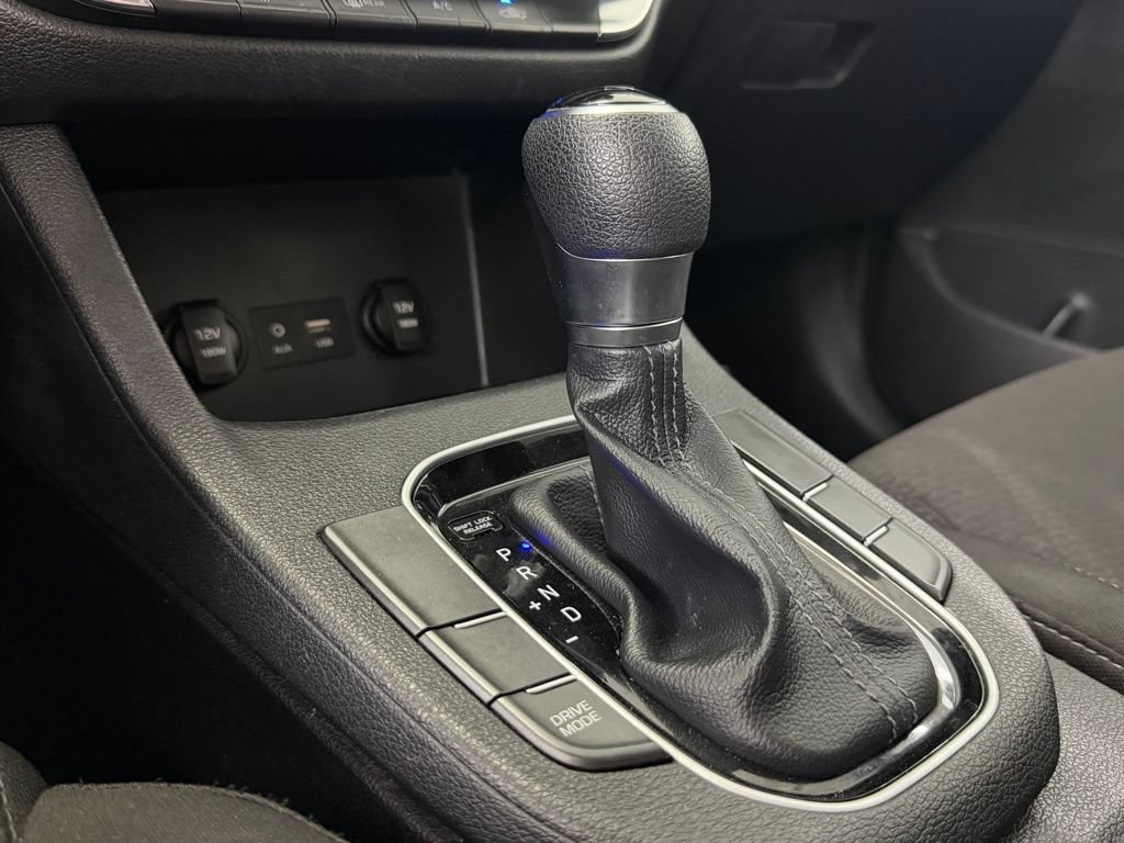 Used 2020 Hyundai Elantra GT FWD image 27