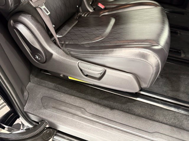 Used 2025 Kia Carnival FWD image 28