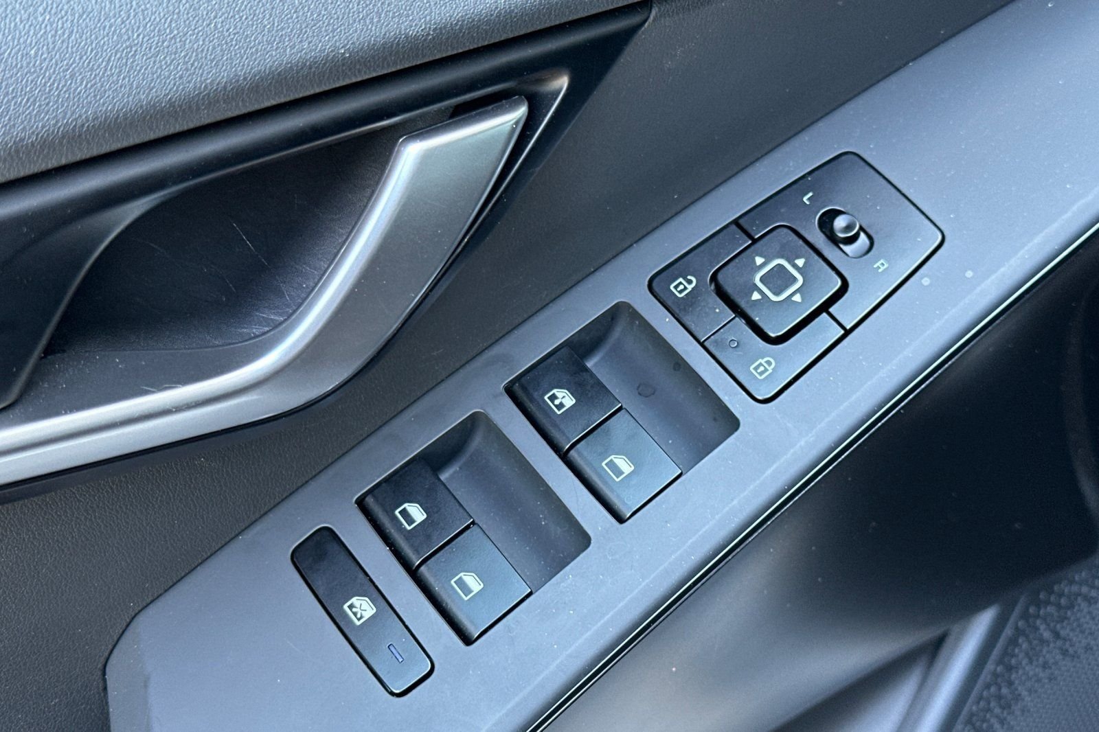 Certified 2025 Kia Niro LX FWD image 12