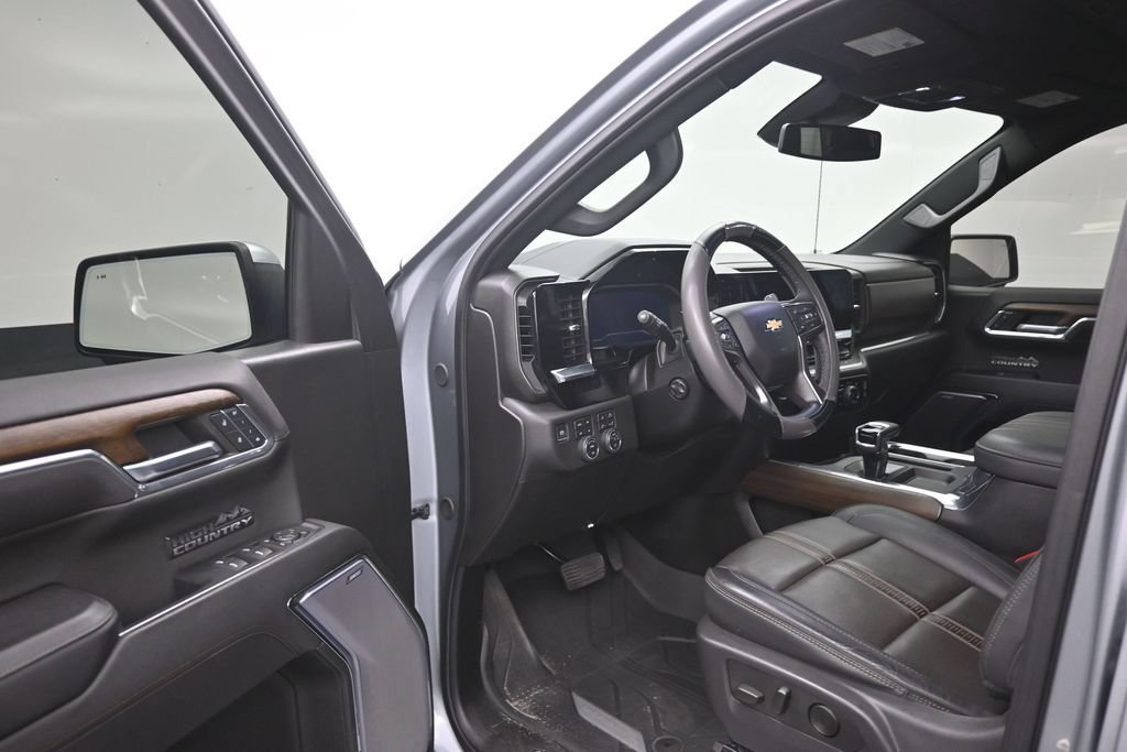 Used 2024 Chevrolet Silverado 1500 High Country w/ High Country Premium Package AWD/4WD image 11