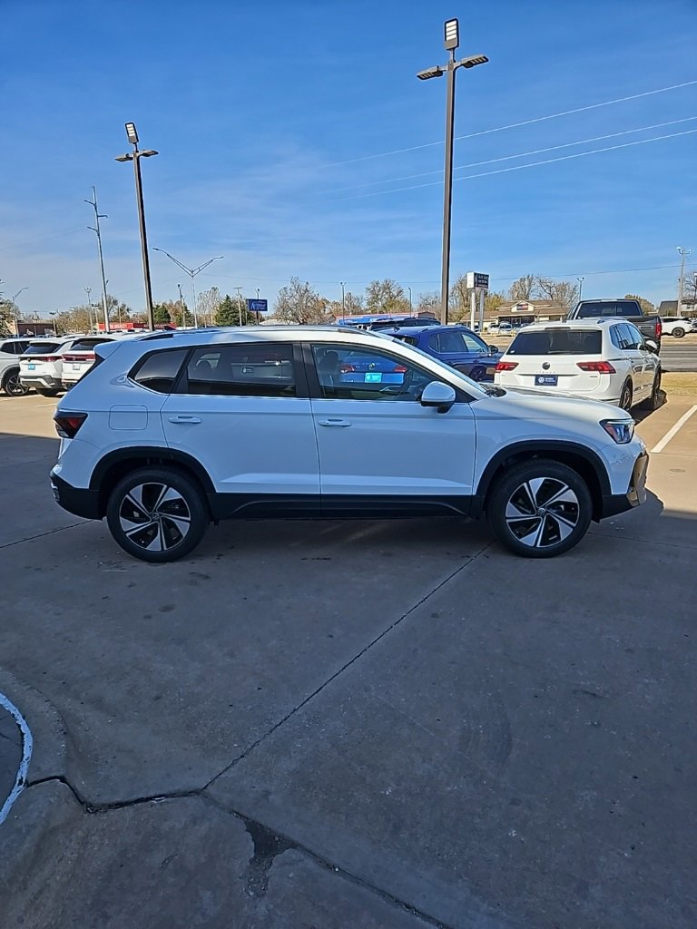 New 2026 Volkswagen Taos SE image 4