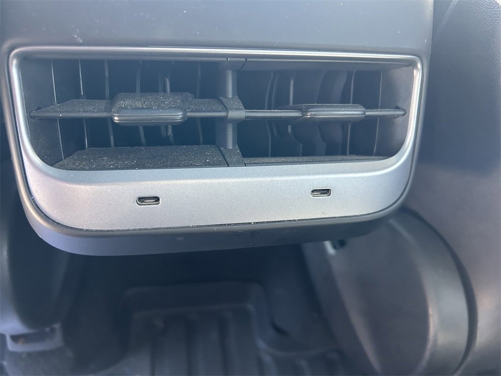 Used 2020 Tesla Model Y Long Range image 15