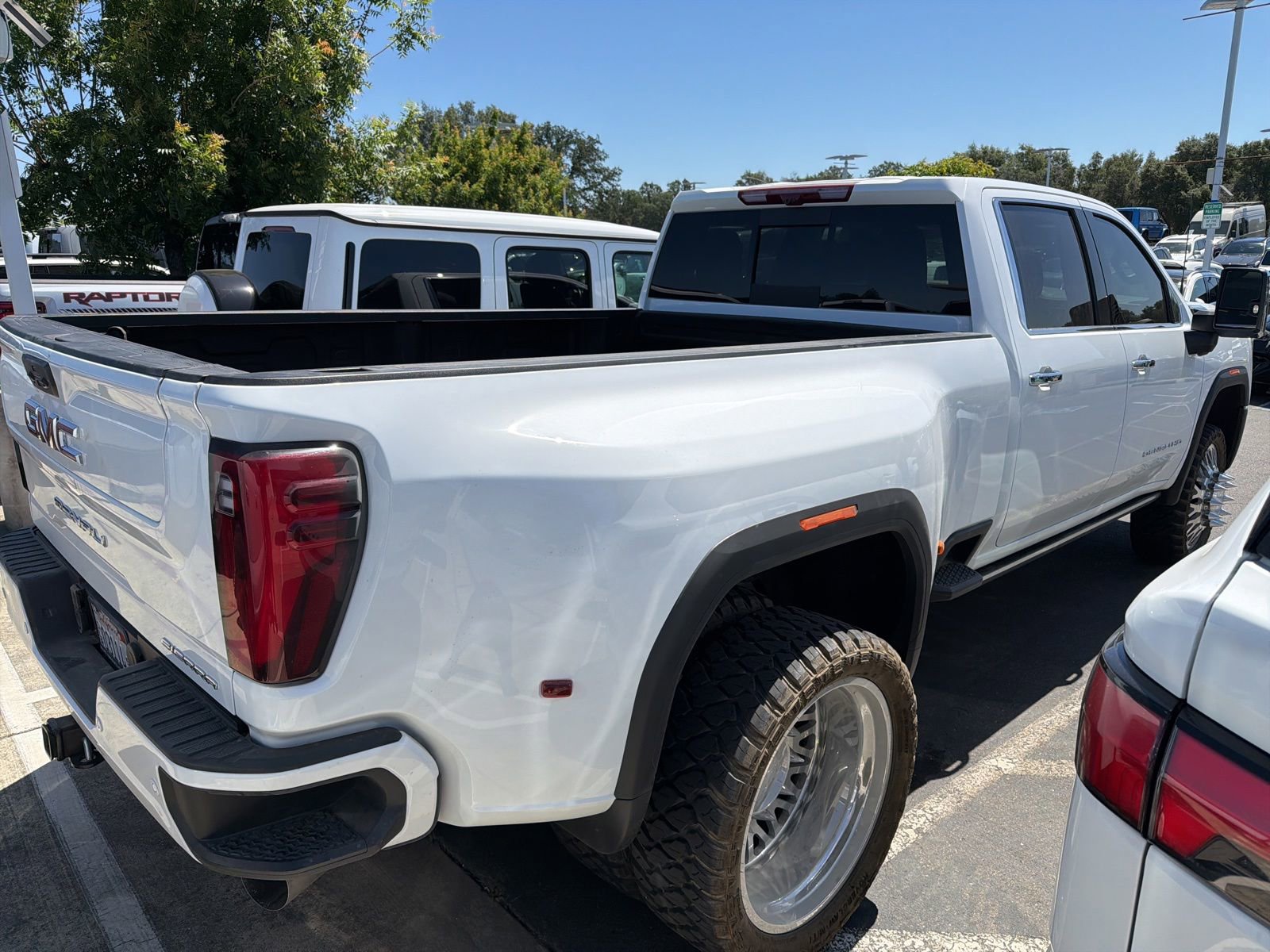 Used 2025 GMC Sierra 3500 Denali w/ Denali Reserve Package AWD/4WD image 6